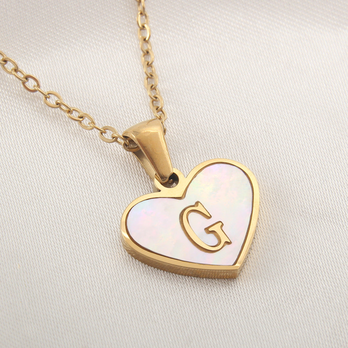26 Letter Heart-Shaped Necklace - Personalized White Shell Clavicle Chain