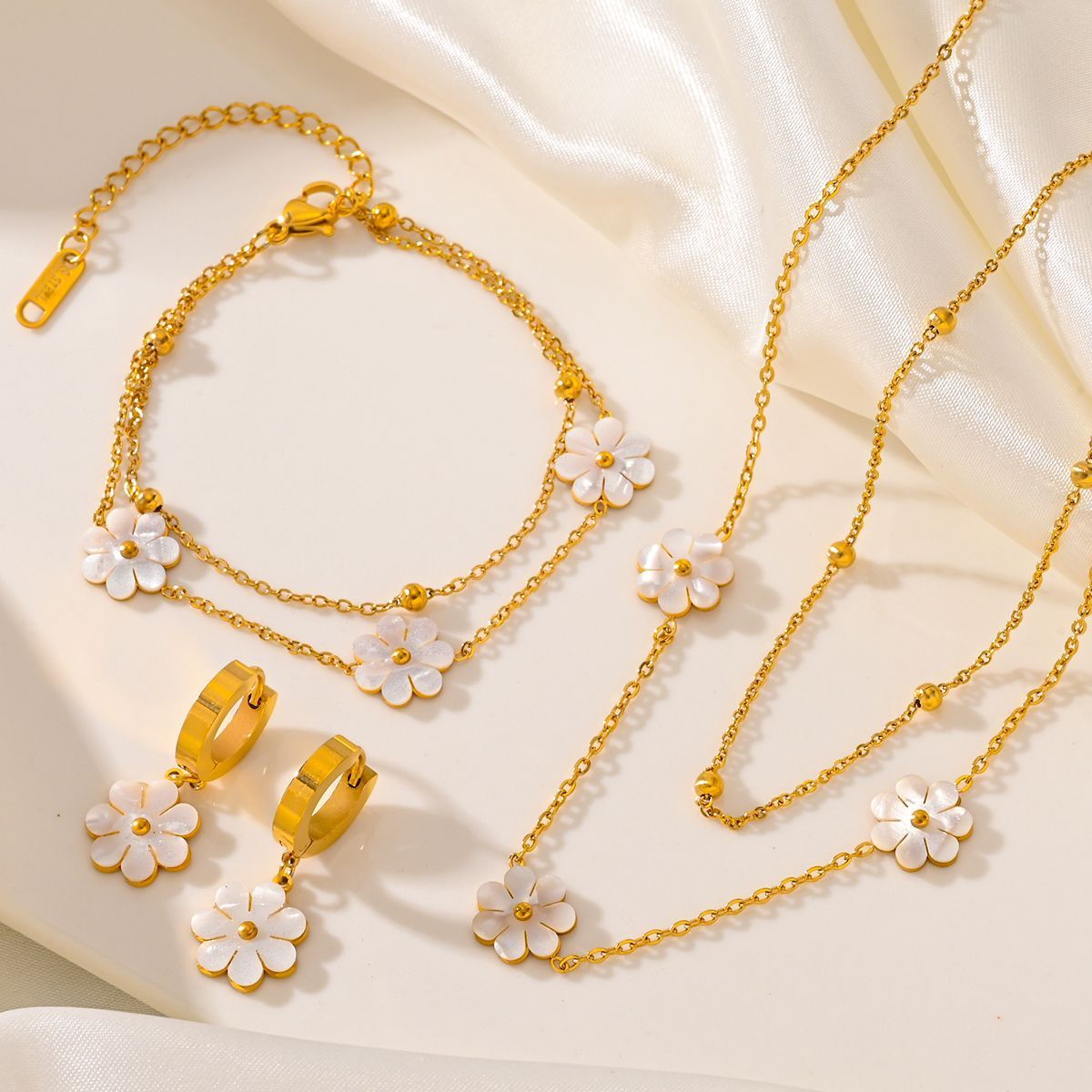 Gold Plated Daisy Flower Titanium Steel Jewelry Set
