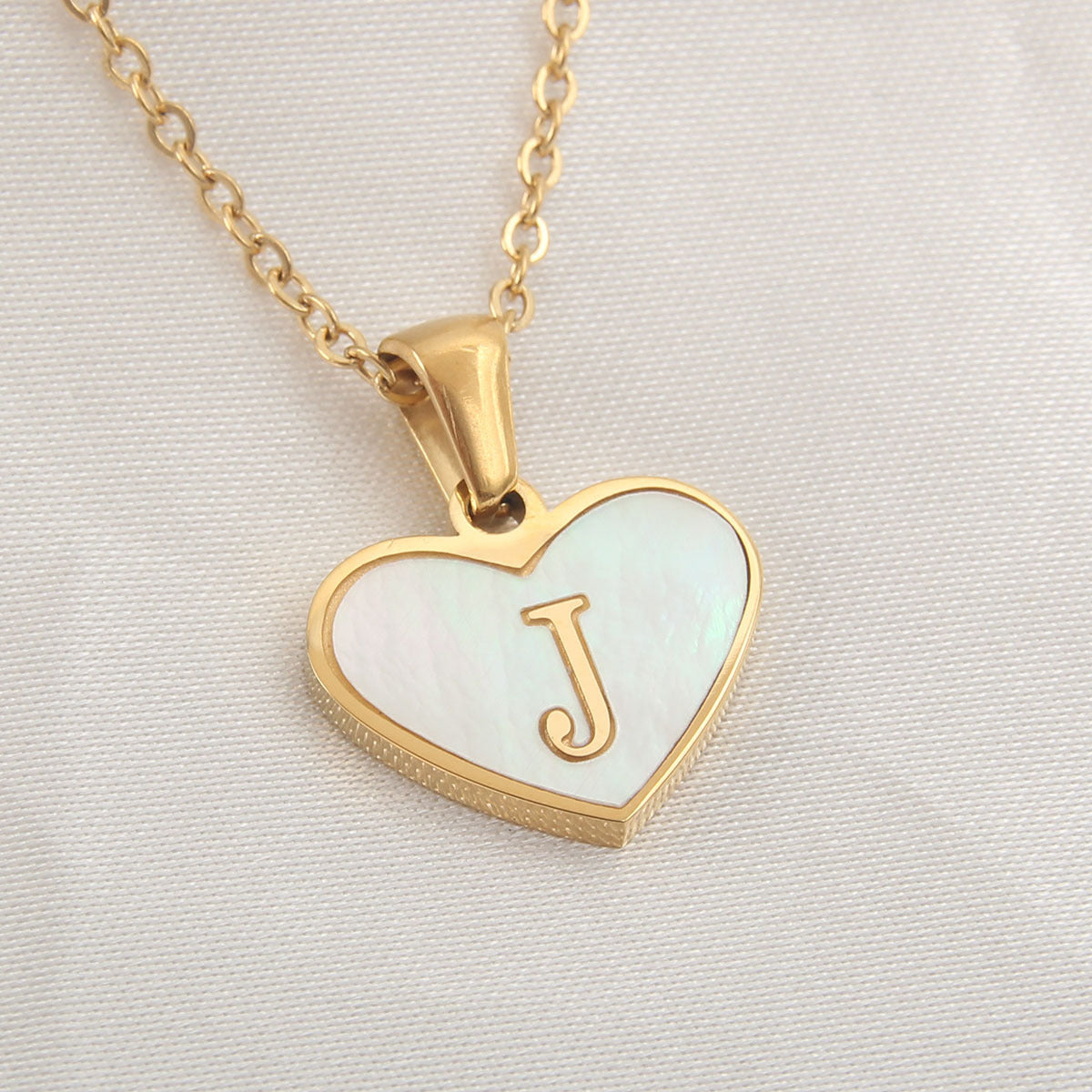 26 Letter Heart-Shaped Necklace - Personalized White Shell Clavicle Chain