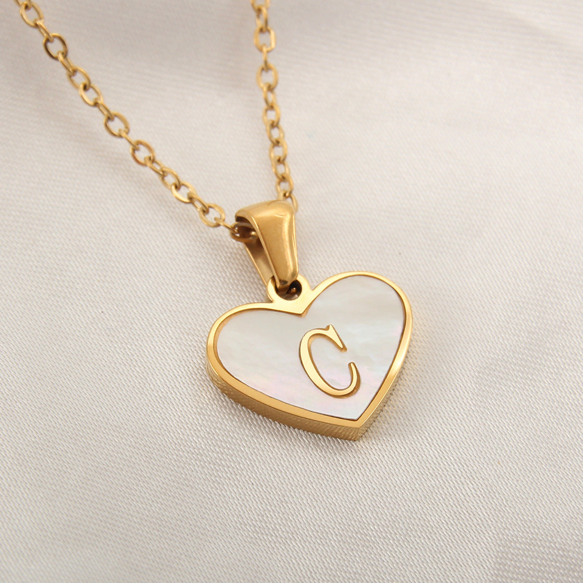 26 Letter Heart-Shaped Necklace - Personalized White Shell Clavicle Chain