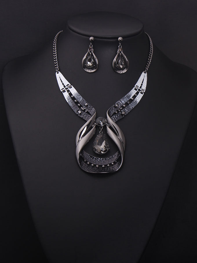 Exquisite Crystal Gemstone Clavicle Necklace