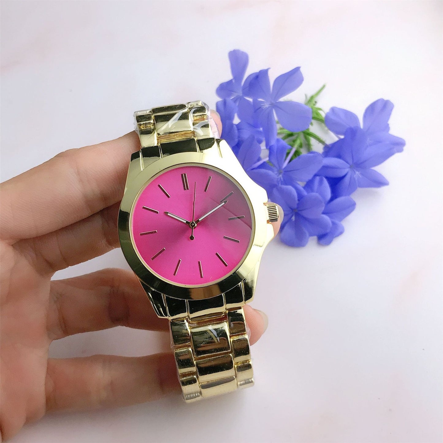 Elegant Minimalist Quartz Wrist Watch