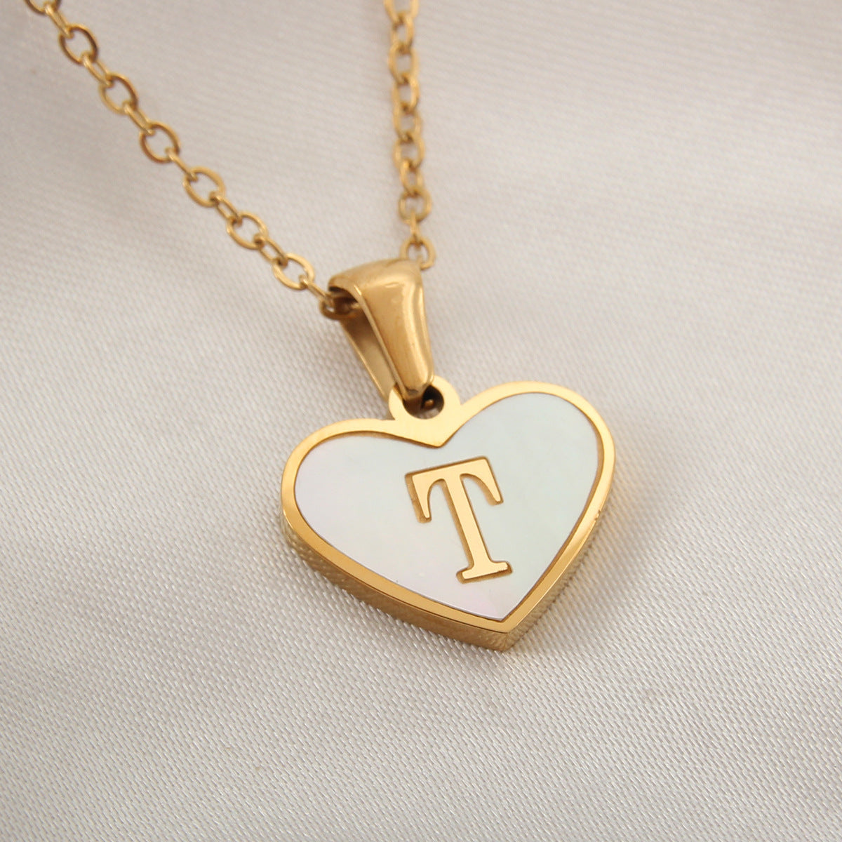 26 Letter Heart-Shaped Necklace - Personalized White Shell Clavicle Chain