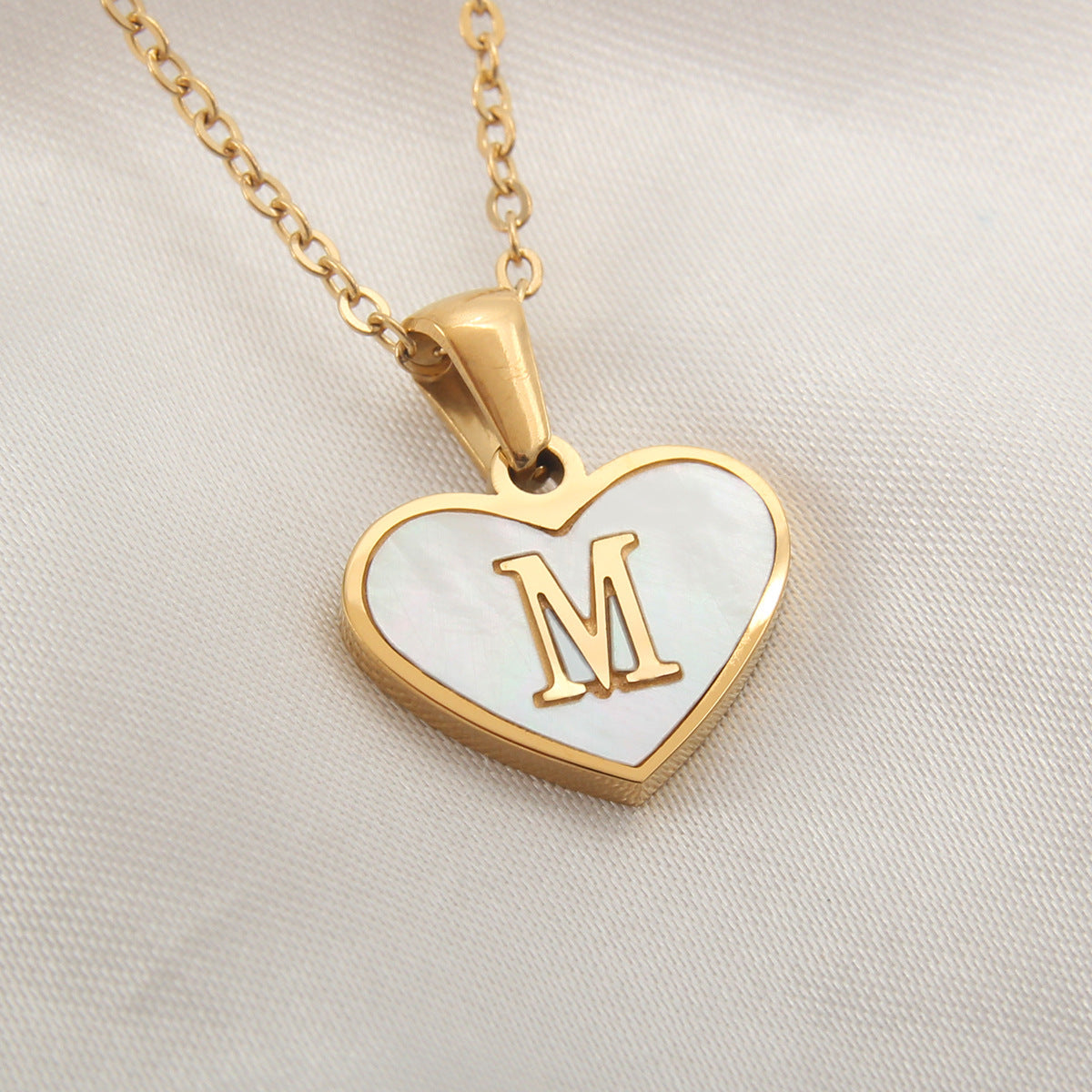 26 Letter Heart-Shaped Necklace - Personalized White Shell Clavicle Chain