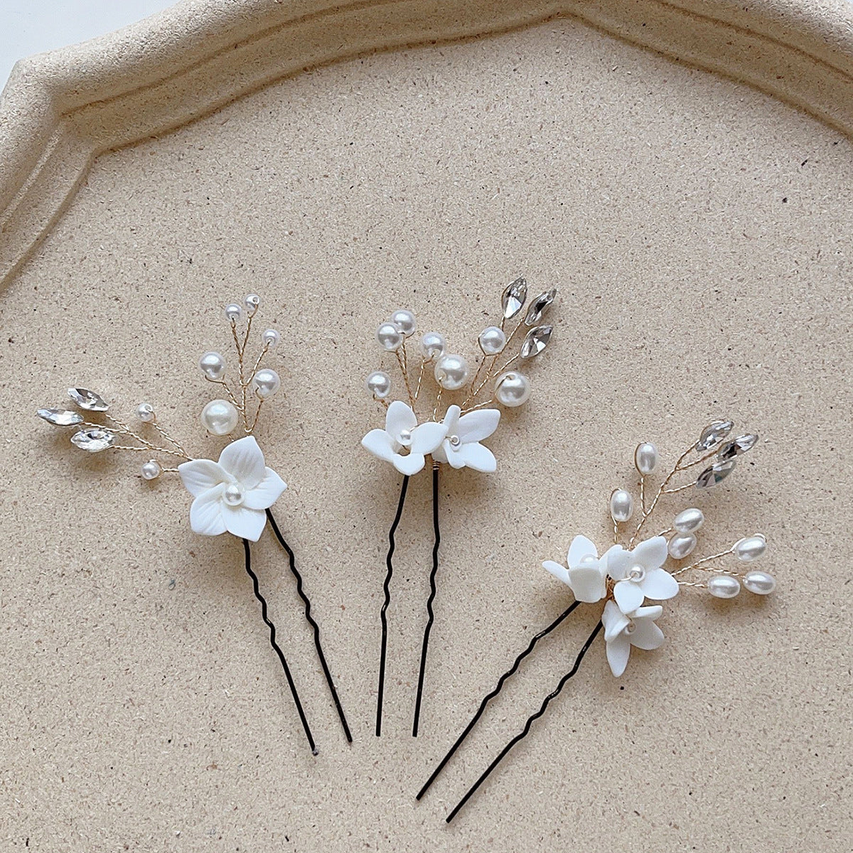 White Flower U-Shaped Hairpin Set