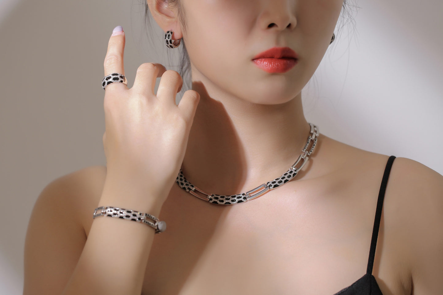 Elegant Crystal Jewelry Set with 18K Gold Plating
