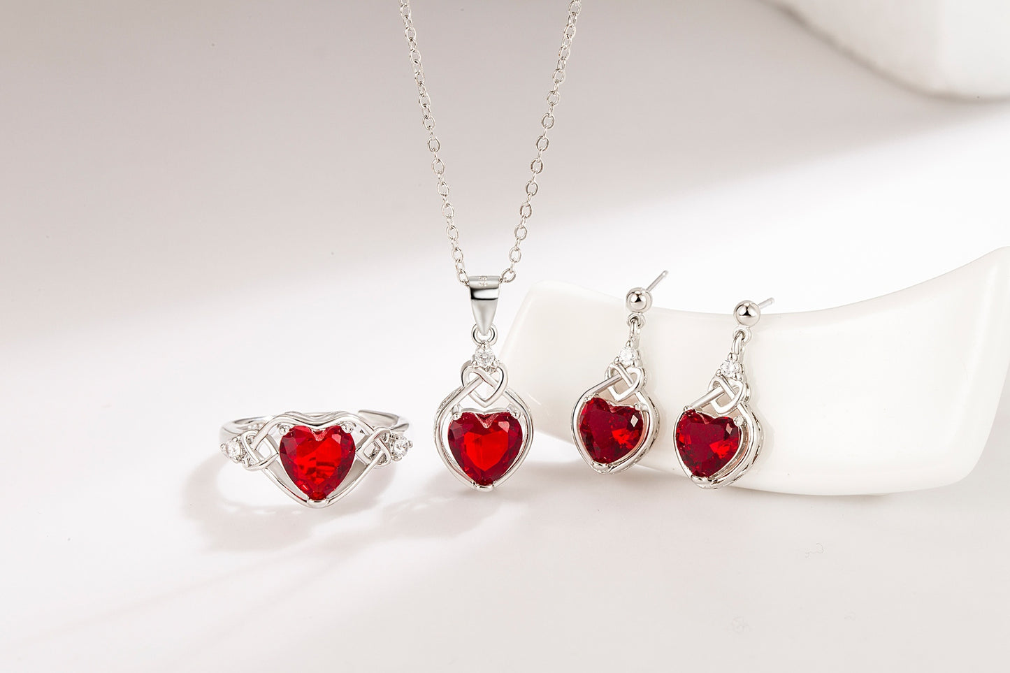 Exquisite Heart-Shaped Ruby Jewelry Suit