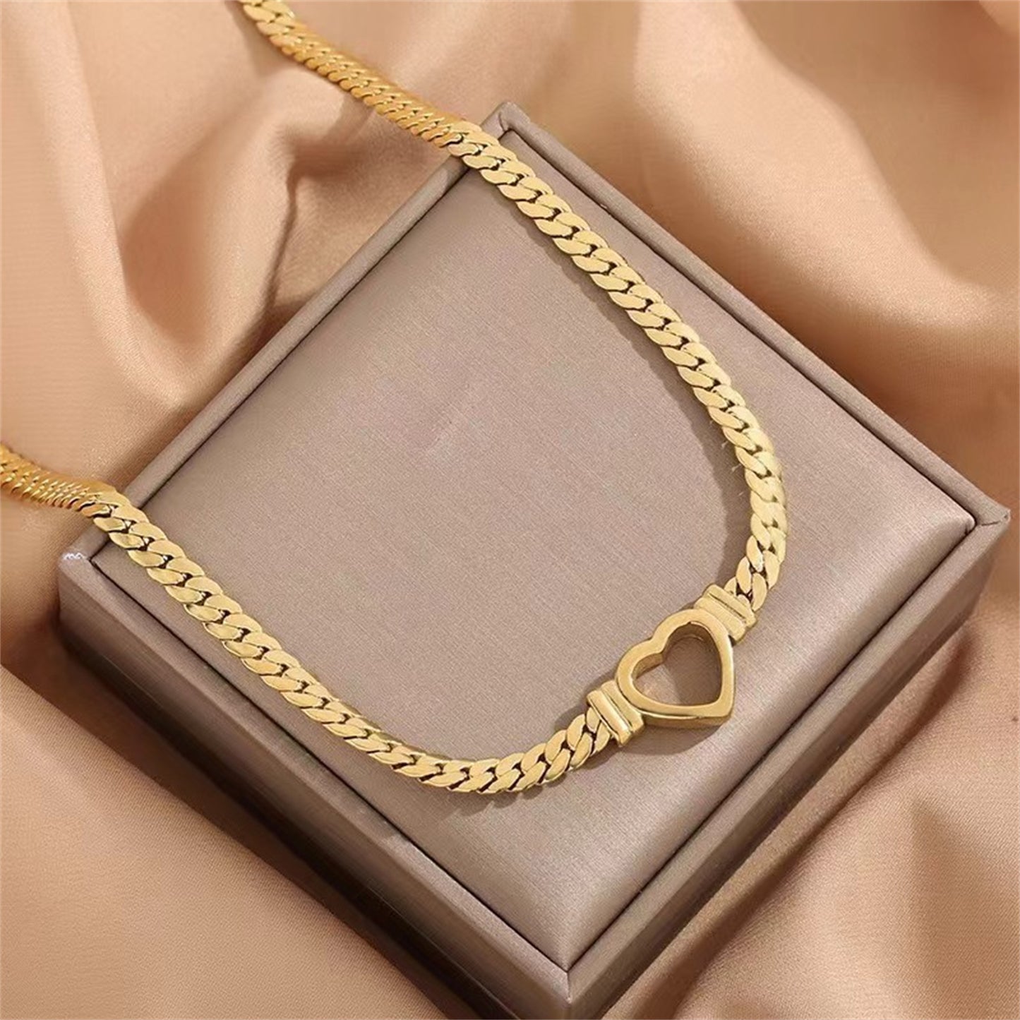 Luxurious Gold-Plated Heart Chain Set for Women