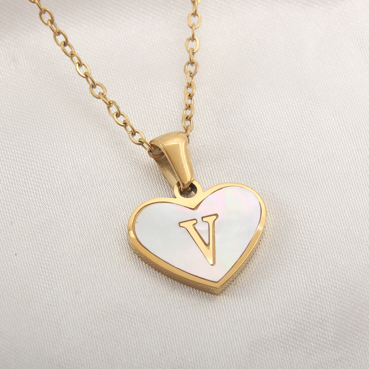 26 Letter Heart-Shaped Necklace - Personalized White Shell Clavicle Chain