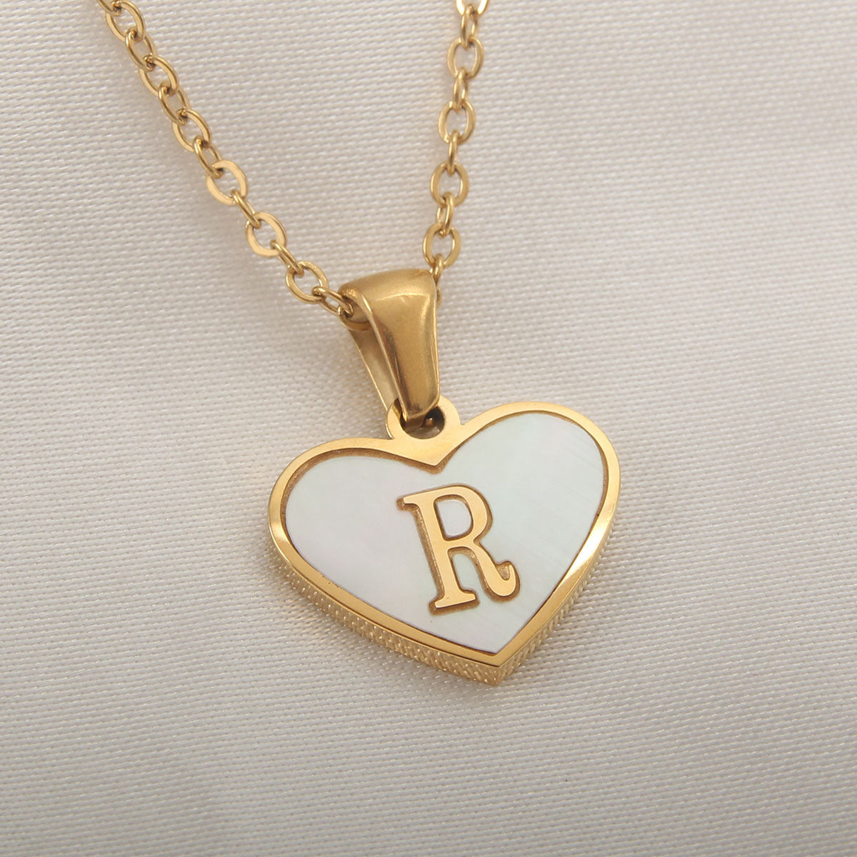 26 Letter Heart-Shaped Necklace - Personalized White Shell Clavicle Chain