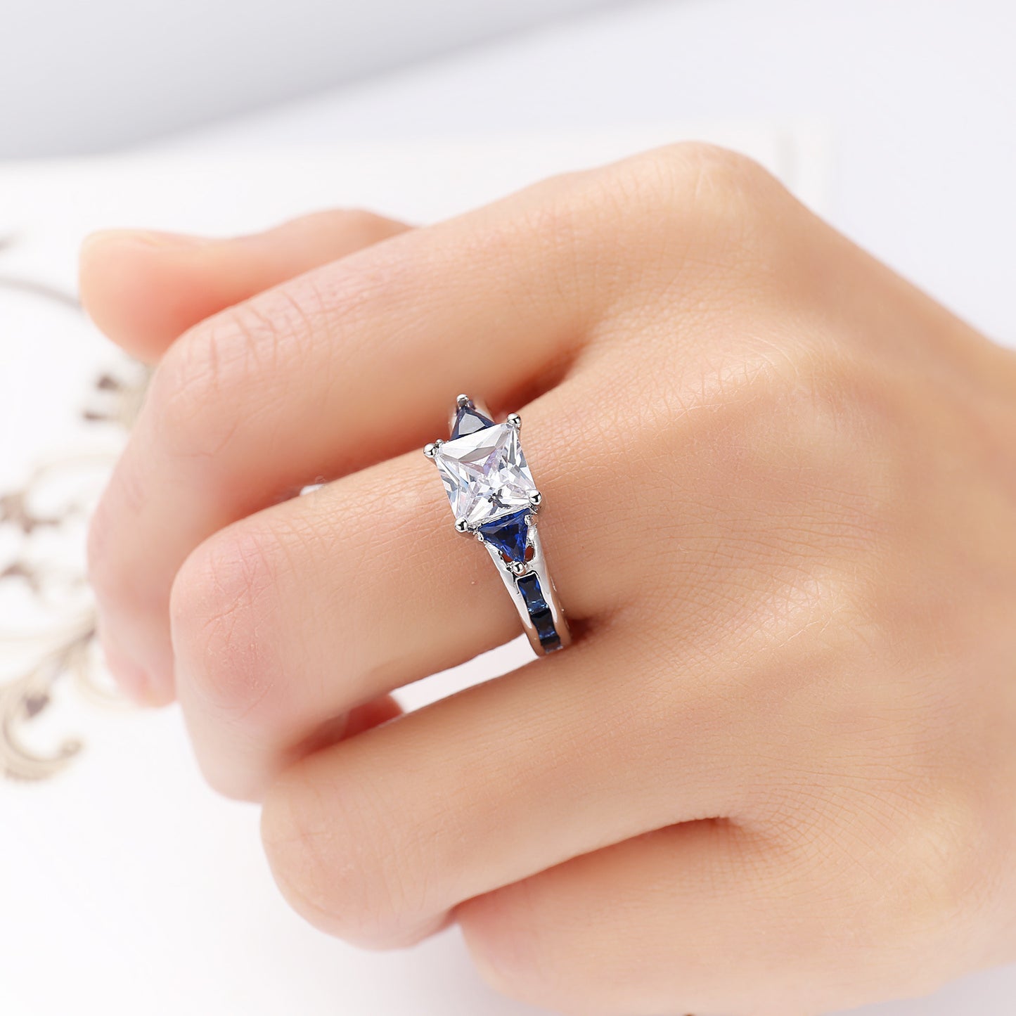 Hollow Flower Sapphire Zircon Ring