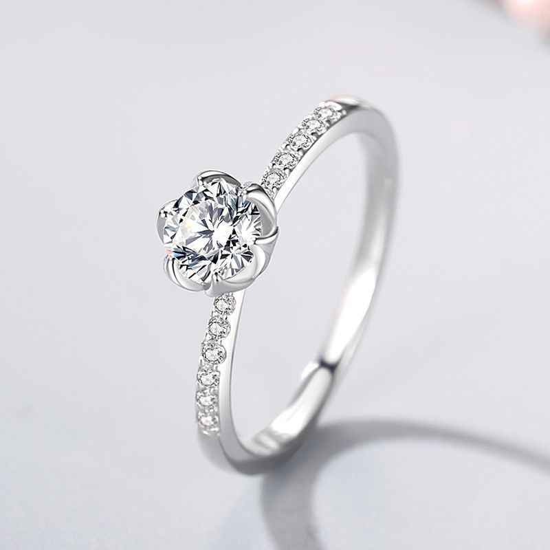 Dazzling Six-Claw Sterling Silver Ring