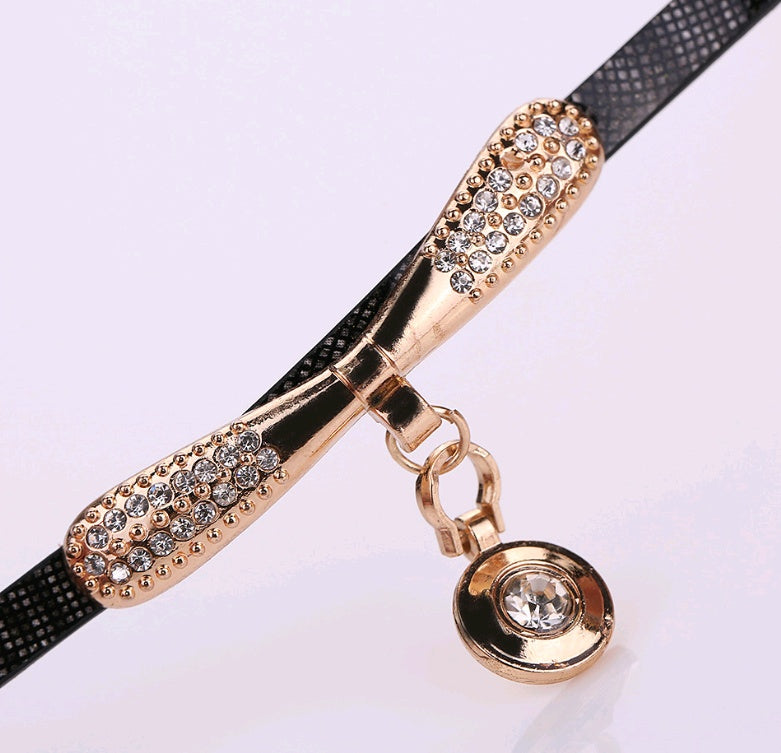 Fashionable Thin Belt Quartz Watch for Women