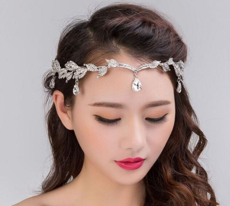 Sparkling Rhinestone Eyebrow Pendant