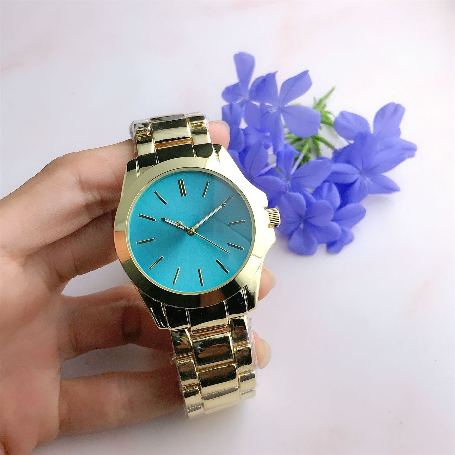 Elegant Minimalist Quartz Wrist Watch