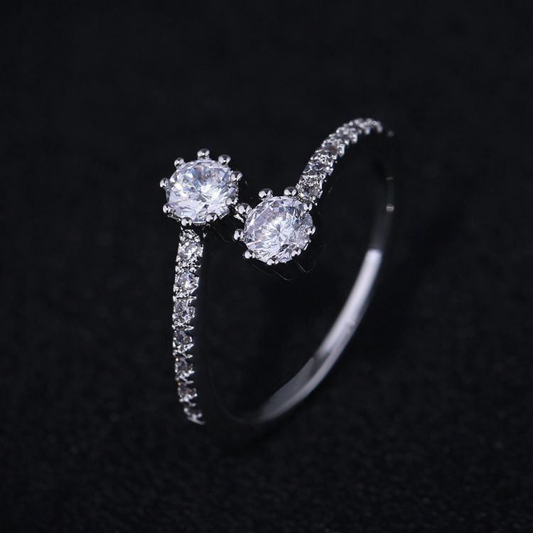 Luxurious European and American Zircon Ring