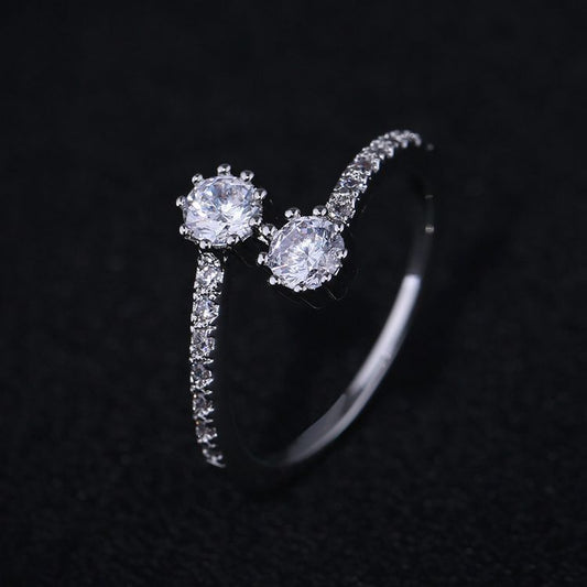 Luxurious European and American Zircon Ring