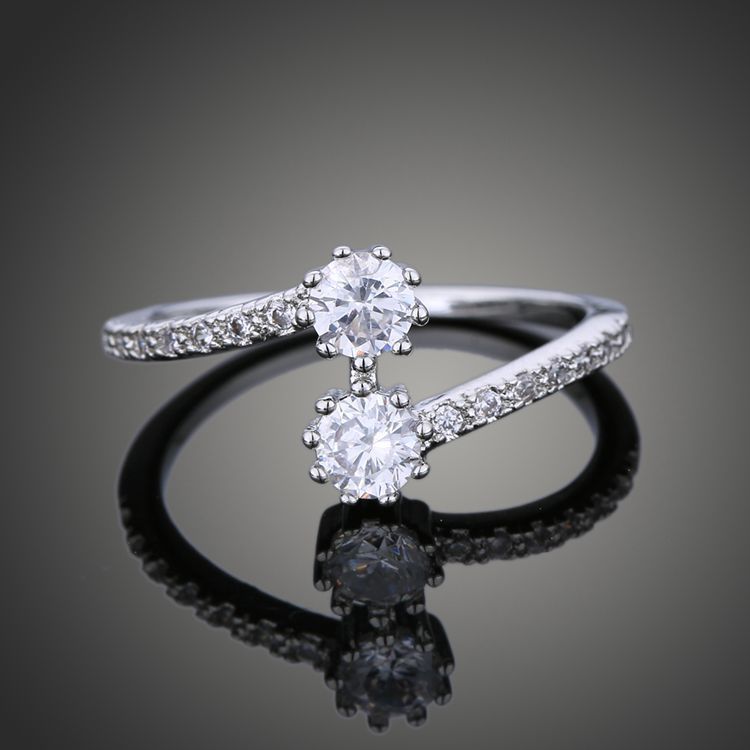 Luxurious European and American Zircon Ring