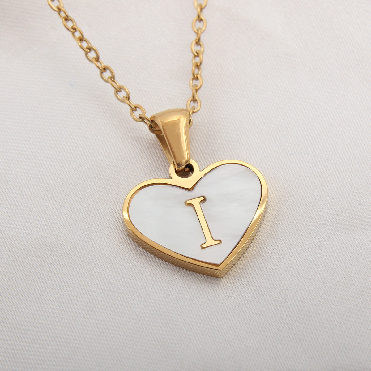 26 Letter Heart-Shaped Necklace - Personalized White Shell Clavicle Chain