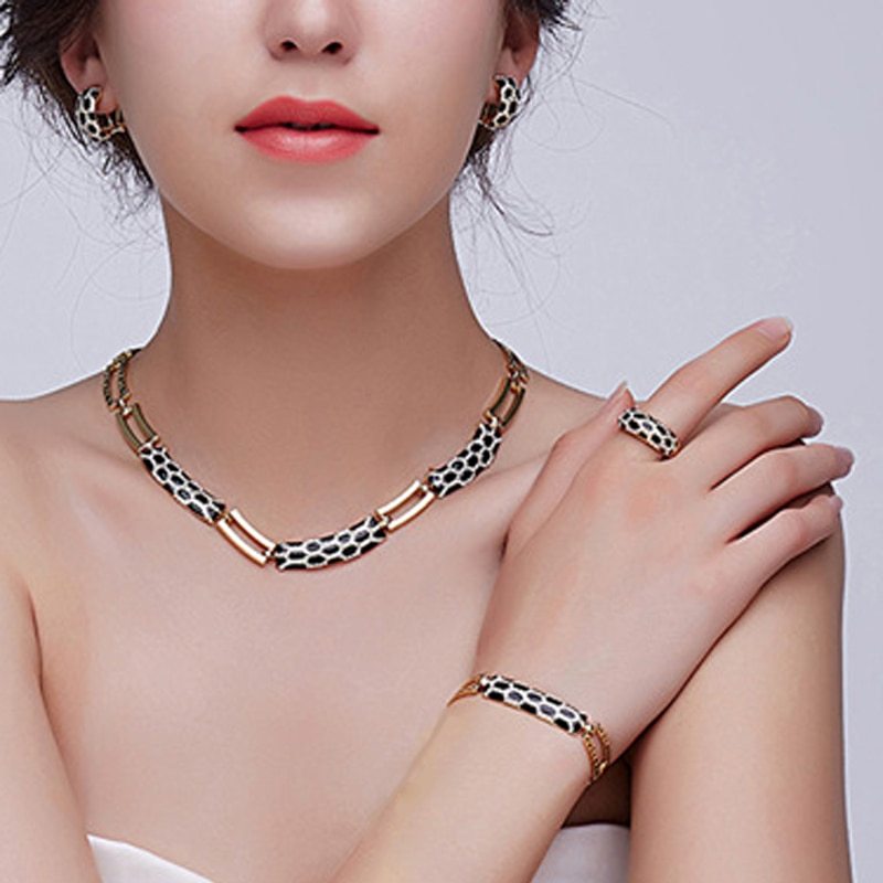 Elegant Crystal Jewelry Set with 18K Gold Plating