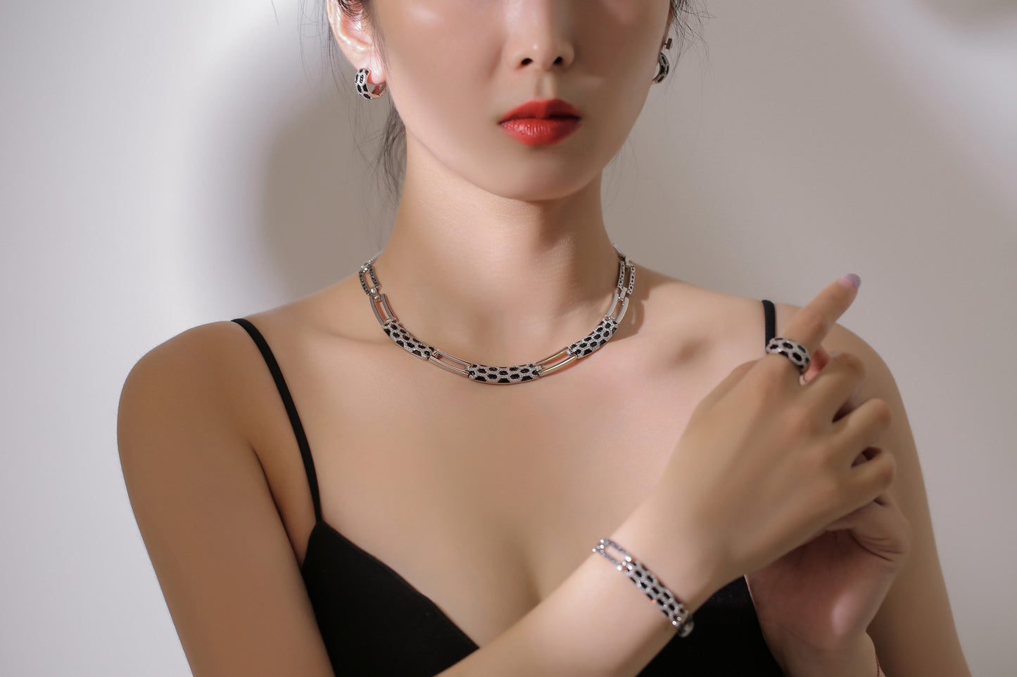 Elegant Crystal Jewelry Set with 18K Gold Plating