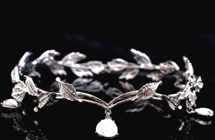 Sparkling Rhinestone Eyebrow Pendant