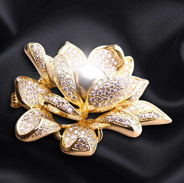 Elegant Freshwater Pearl Brooch