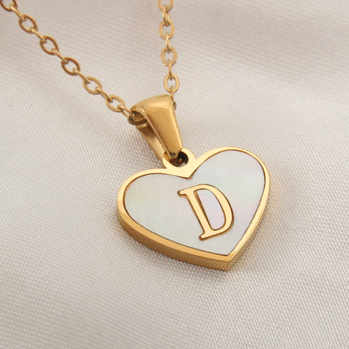 26 Letter Heart-Shaped Necklace - Personalized White Shell Clavicle Chain