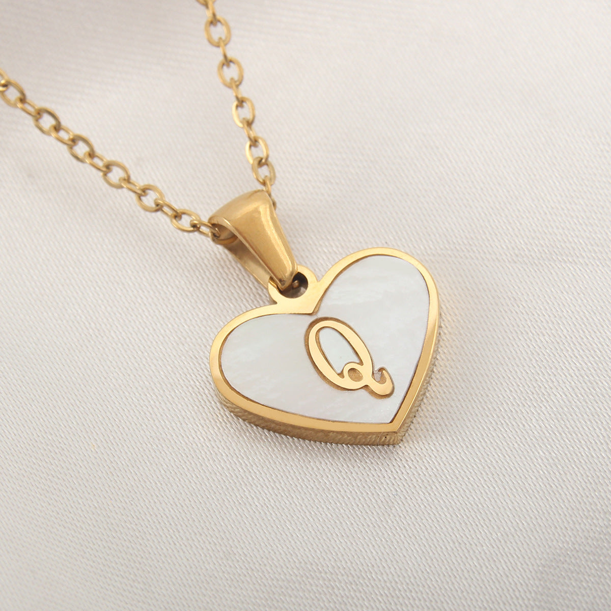 26 Letter Heart-Shaped Necklace - Personalized White Shell Clavicle Chain