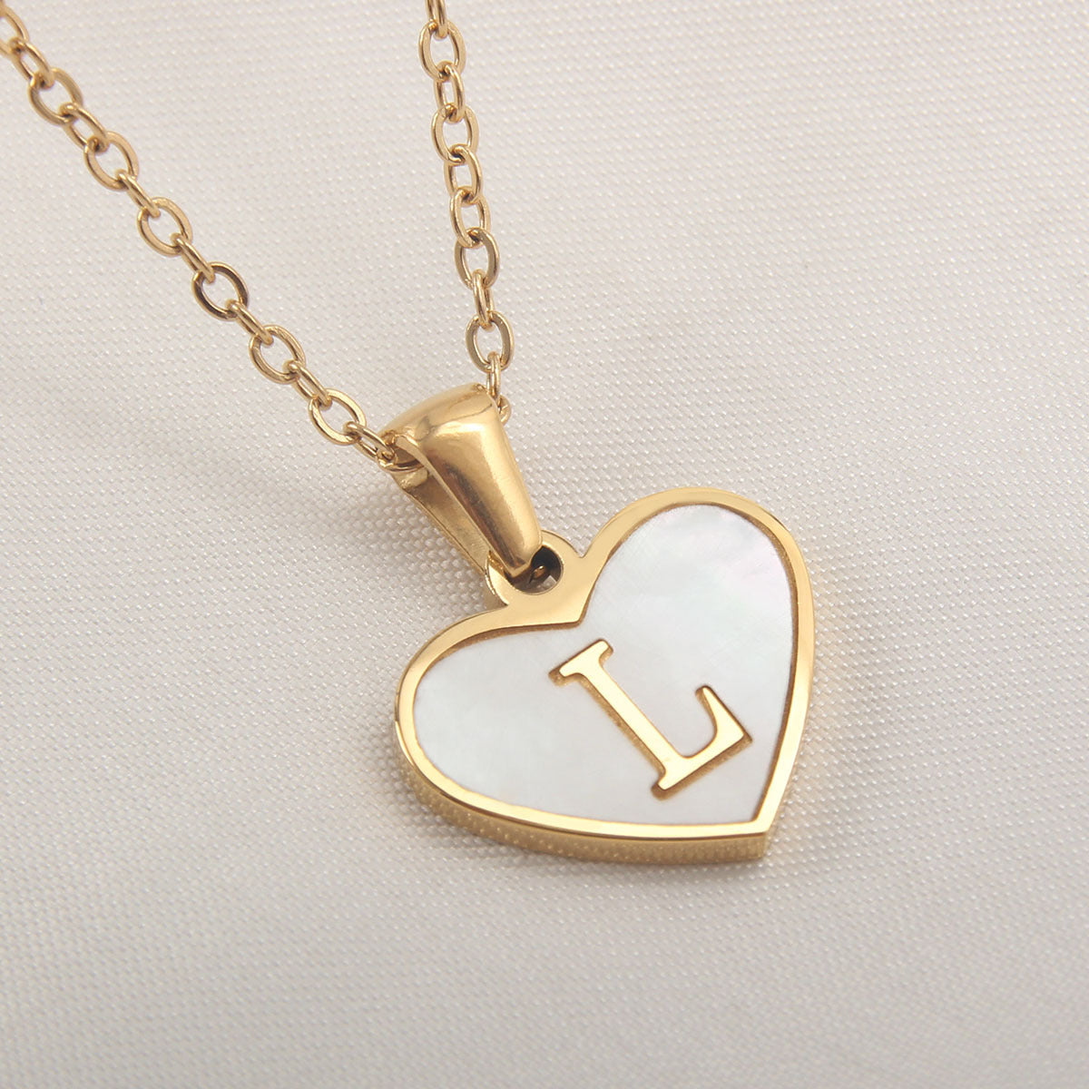 26 Letter Heart-Shaped Necklace - Personalized White Shell Clavicle Chain