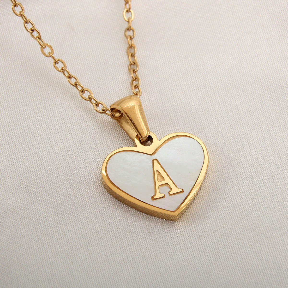 26 Letter Heart-Shaped Necklace - Personalized White Shell Clavicle Chain