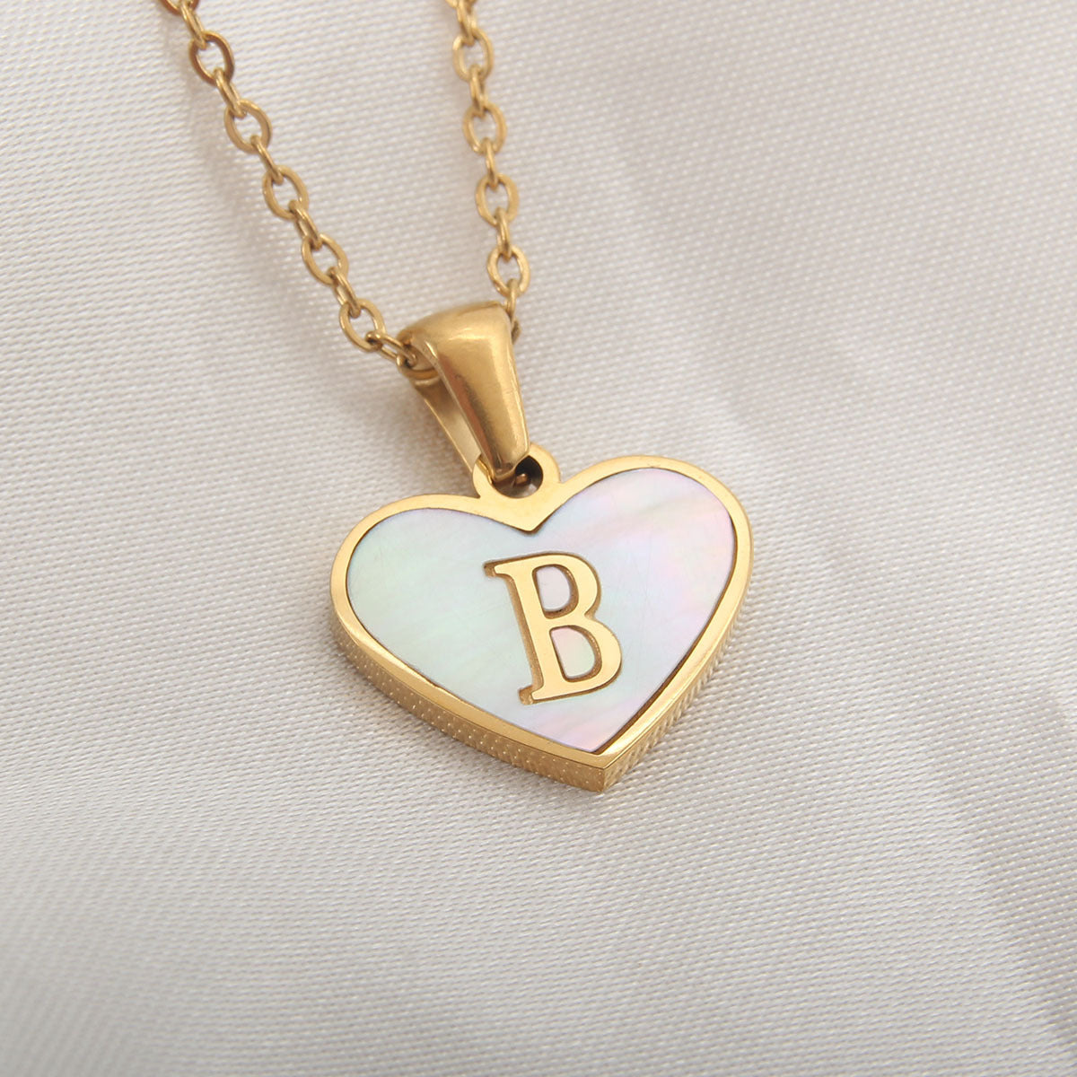 26 Letter Heart-Shaped Necklace - Personalized White Shell Clavicle Chain