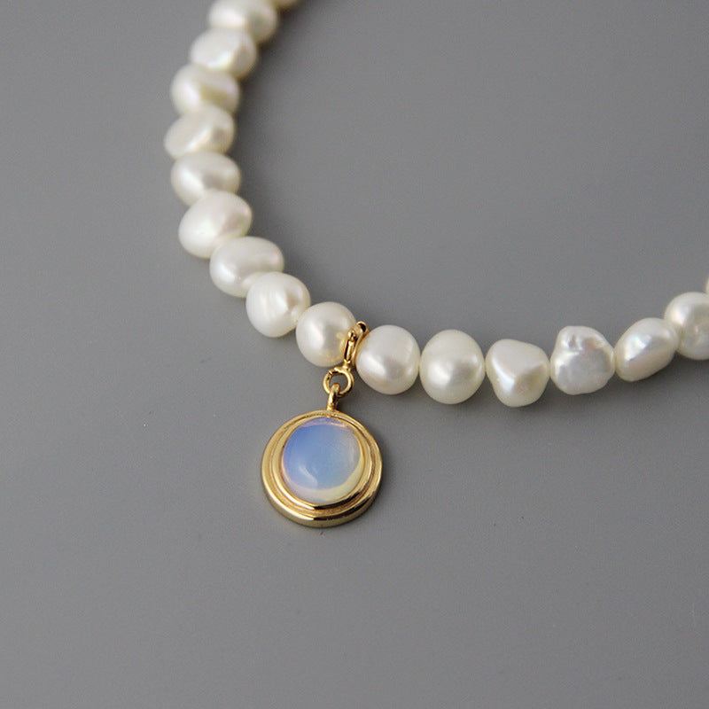 Elegant Round Medal & Irregular Pearl Necklace