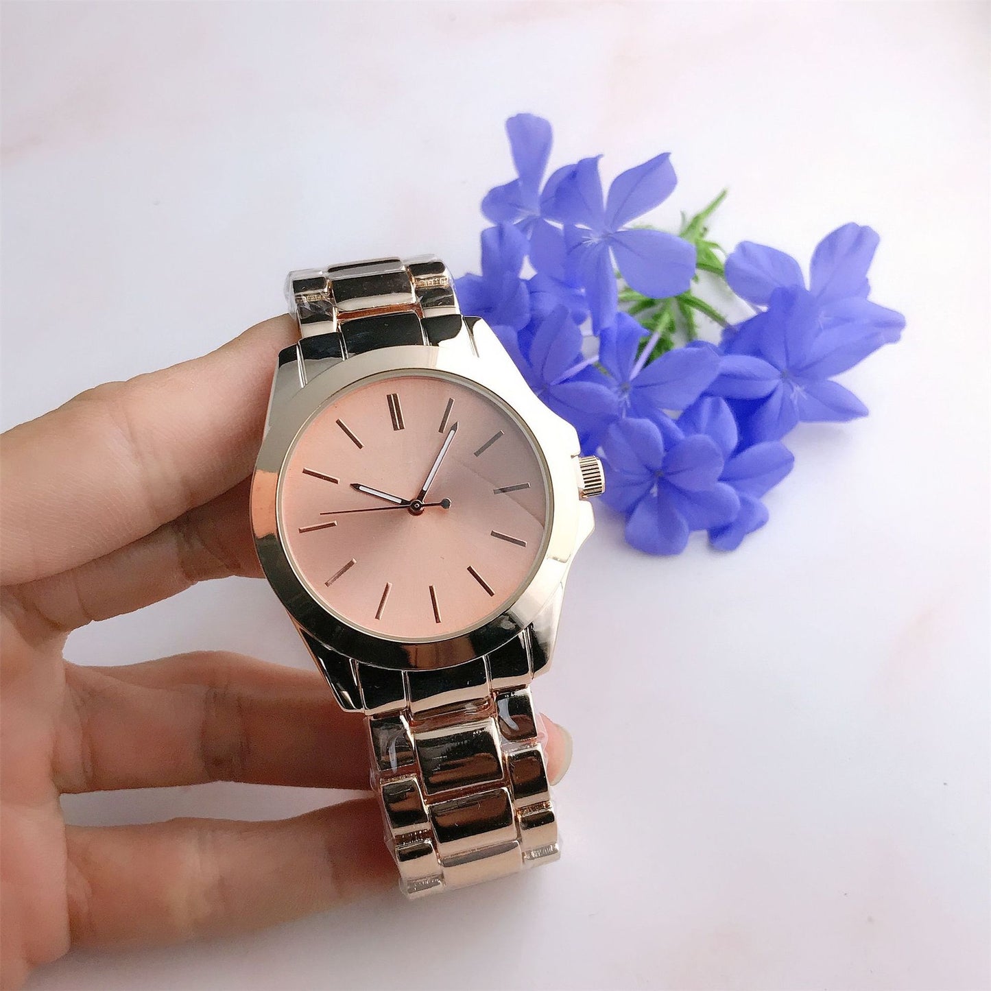 Elegant Minimalist Quartz Wrist Watch