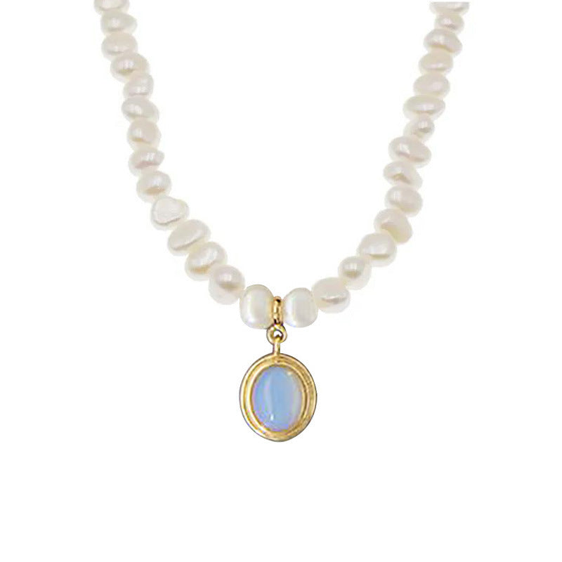Elegant Round Medal & Irregular Pearl Necklace