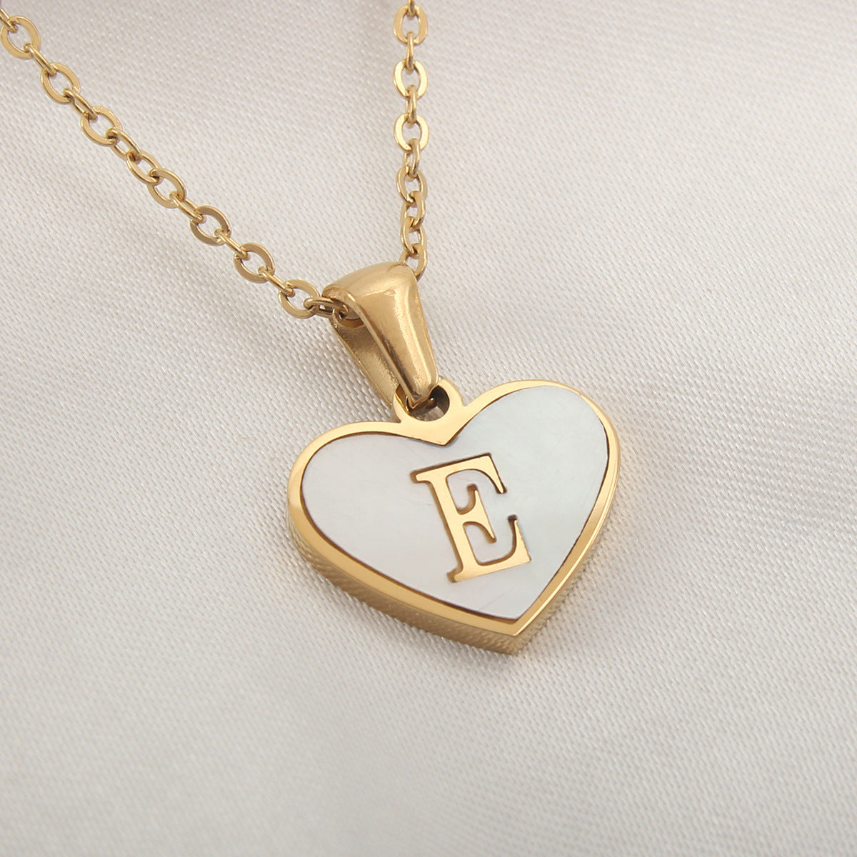 26 Letter Heart-Shaped Necklace - Personalized White Shell Clavicle Chain