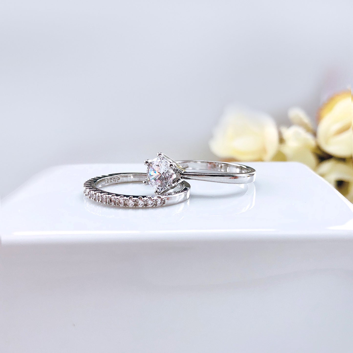 Elegant Six-Claw Zircon Gold Plated Ring