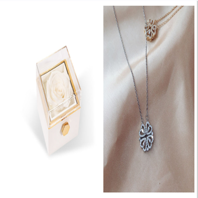 Magnetic Folding Heart-Shaped Four-Leaf Clover Pendant Necklace