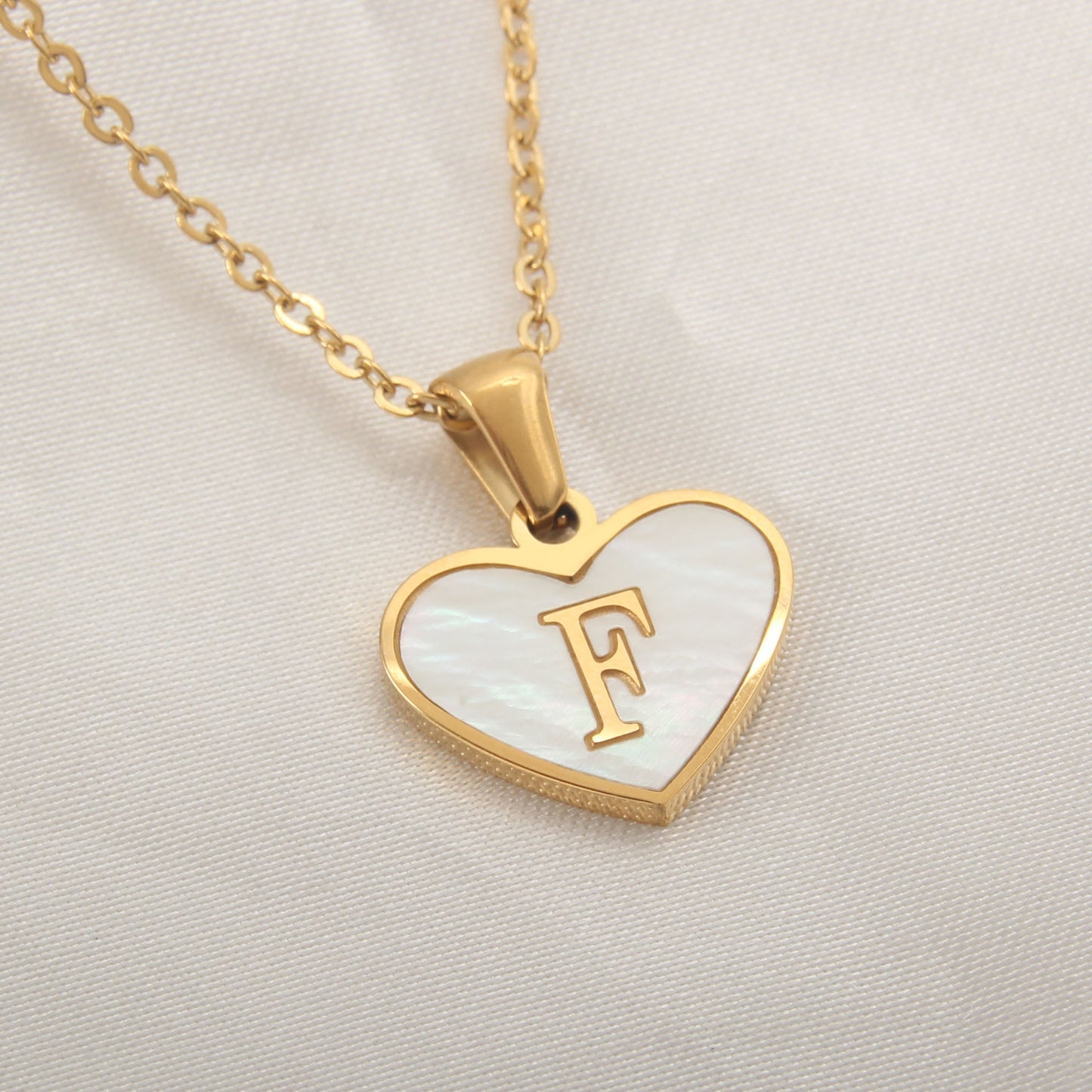26 Letter Heart-Shaped Necklace - Personalized White Shell Clavicle Chain