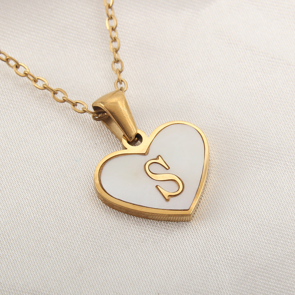 26 Letter Heart-Shaped Necklace - Personalized White Shell Clavicle Chain
