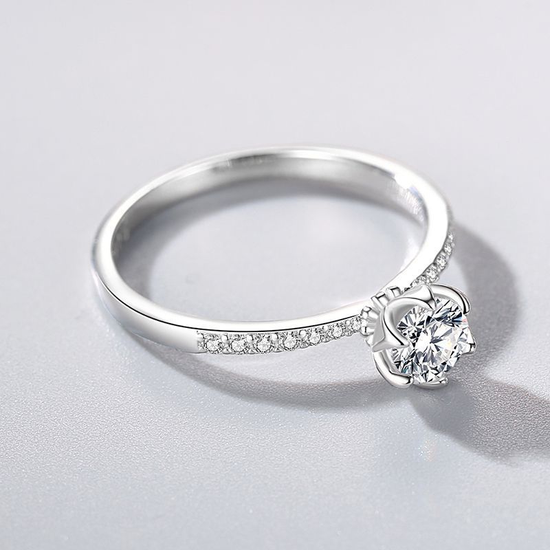 Dazzling Six-Claw Sterling Silver Ring