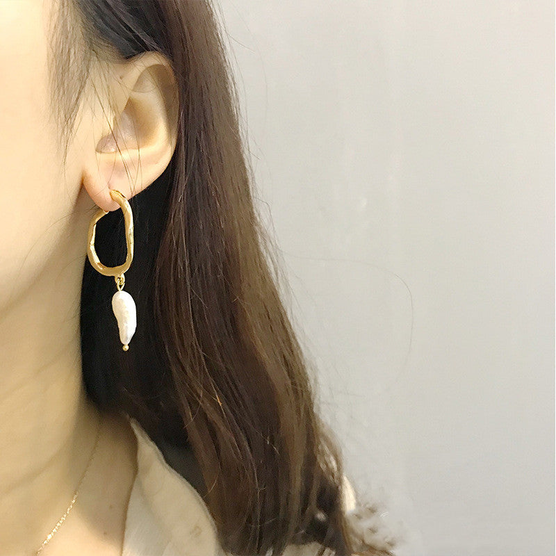 Geometric Shell Pearl Earrings Distorted Irregular Metal Matte Gold Trend Earrings