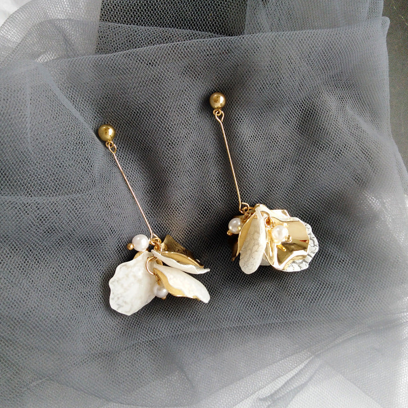 Pearl shell flower earrings