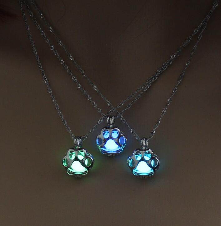 Paw Glow in The Dark Necklce