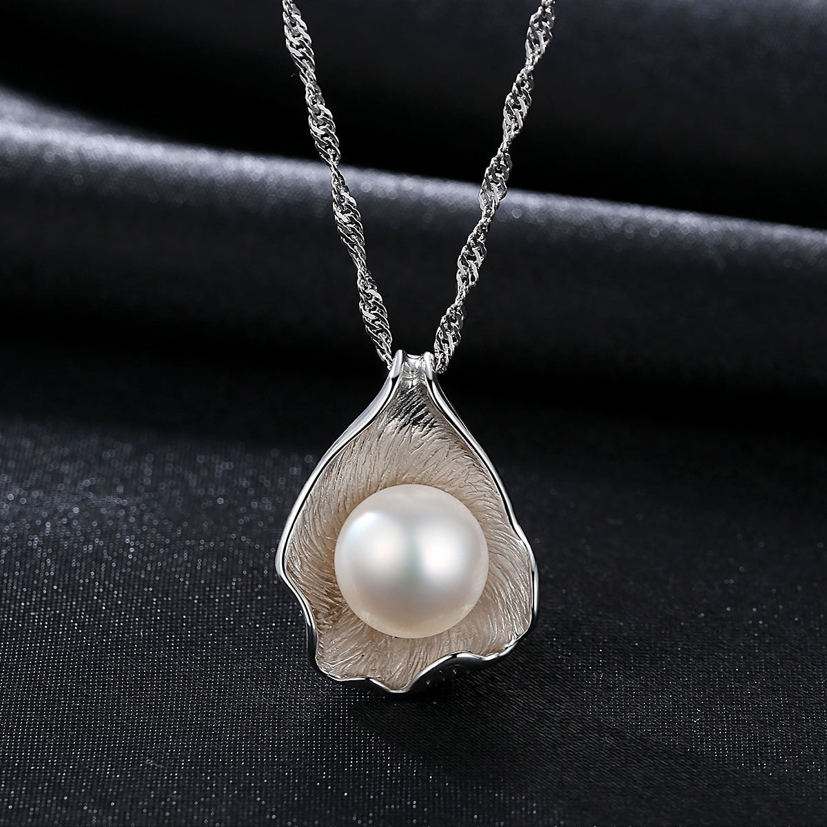 Freshwater pearl pendant