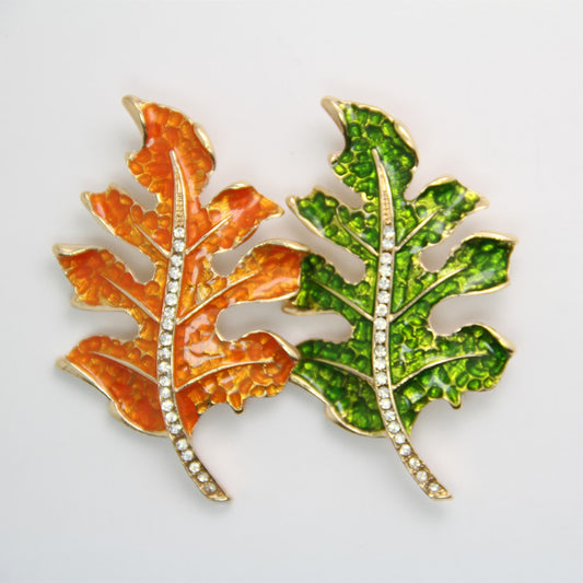 Transparent oily maple leaf brooch