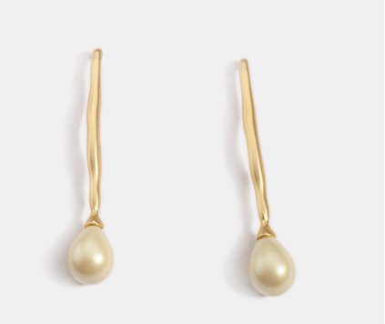 Simple pearl earrings