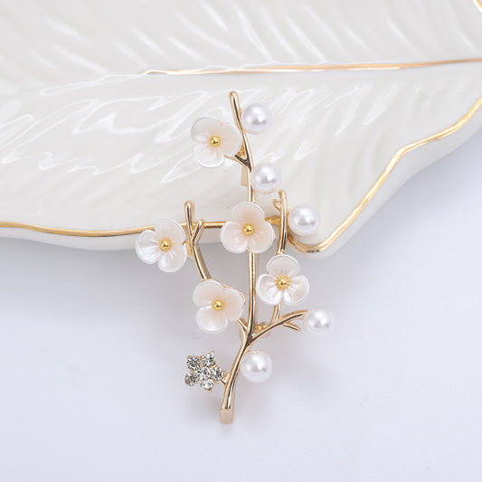 Fashion New Retro Fritillary Freshwater Pearl Plum Brooch Fashion Elegant High-end Accessories