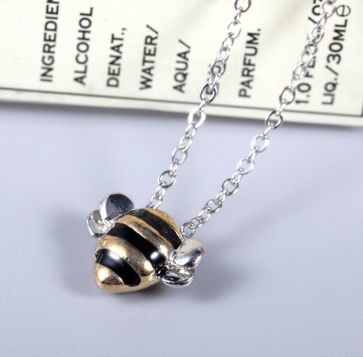 Korean Fashion Cute Bee Exquisite Creative Female Personality Pendant Necklace