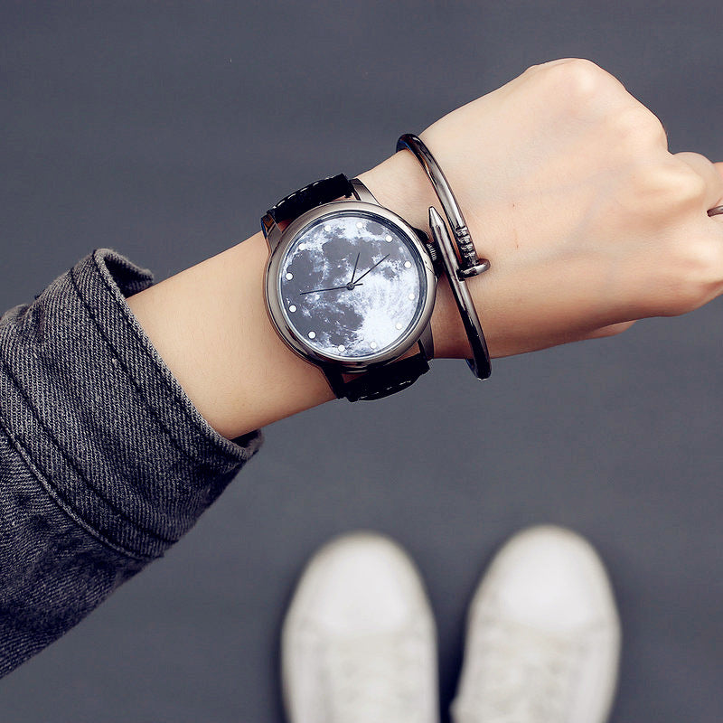 Fashion Minimalist Women Quartz Wristwatches Starry Sky Moon Pattern Design Unique Ladies Casual Watch Female Exquisite Watches